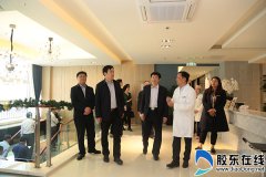 澳门金沙官网：并与各单位负责人、医护人员进行了深入交流